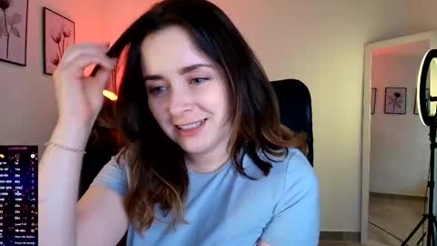 Snapshot of madelamee chatting on April 19, 2026, 9:28 pm madelamee online show from April 19, 2026, 9:28 pm