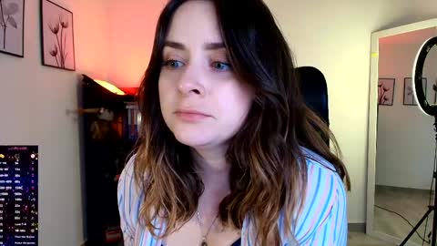 Snapshot of madelamee chatting on April 24, 2026, 10:23 pm madelamee online show from April 24, 2026, 10:23 pm