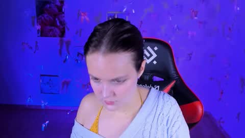 Madeline online show from November 21, 2025, 8:35 am