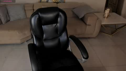 Snapshot of madelinefox_ chatting on December 5, 2025, 8:34 am Madeline online show from December 5, 2025, 8:34 am