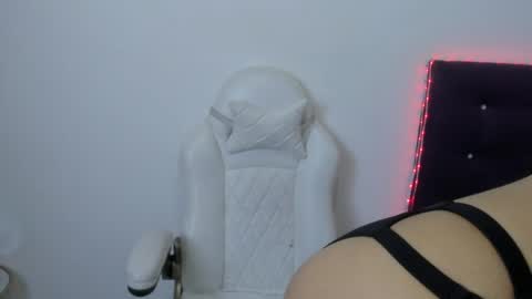 madelinesquit online show from May 17, 2026, 7:10 pm