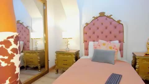 madelyn walker  online show from January 11, 2026, 11:59 am