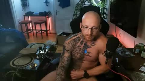 Snapshot of madhead95 chatting on October 18, 2025, 8:42 pm madhead95 online show from October 18, 2025, 8:42 pm