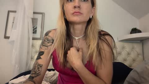 Madie Ray online show from October 4, 2025, 2:59 pm