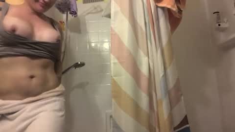 Madie Ray online show from June 17, 2026, 4:26 am