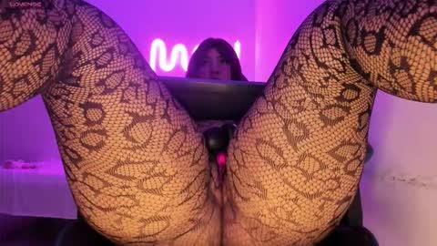 Madisson Smith  online show from December 18, 2025, 12:22 pm