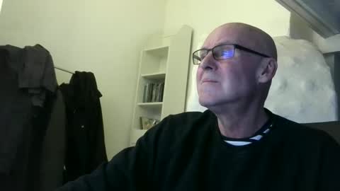 madio1187940 online show from December 23, 2025, 1:58 am