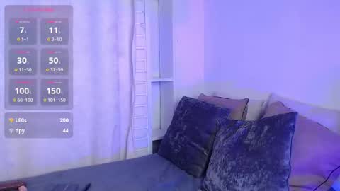 Madelein online show from March 11, 2025, 3:23 pm