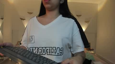 Snapshot of madison_darkk chatting on November 17, 2025, 11:38 am MADISON online show from November 17, 2025, 11:38 am