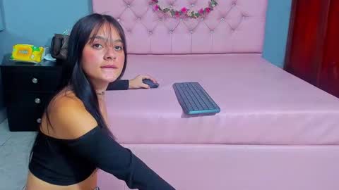 Snapshot of madisoncarzon chatting on November 13, 2025, 2:10 am Madison Carzon online show from November 13, 2025, 2:10 am