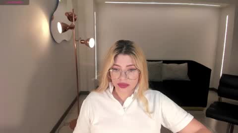 Madison Kane online show from November 30, 2025, 11:47 am