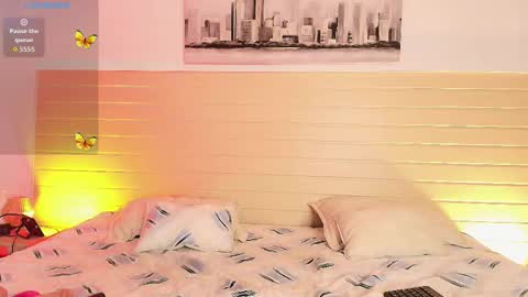 Snapshot of madissonkay chatting on December 15, 2025, 7:18 pm online show from December 15, 2025, 7:18 pm