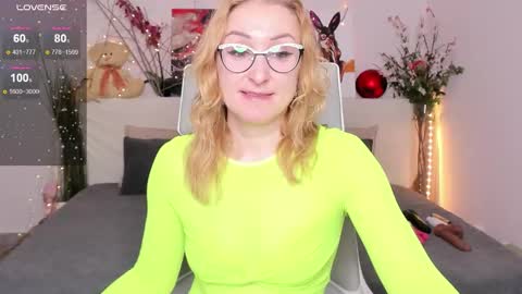 Snapshot of madissonkiss chatting on November 17, 2025, 1:11 am Madisson online show from November 17, 2025, 1:11 am