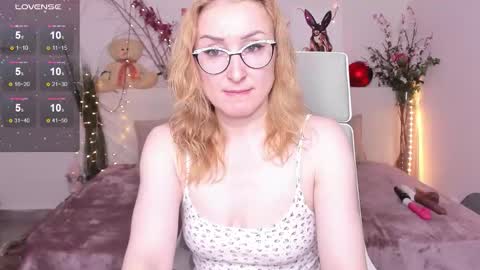 Snapshot of madissonkiss chatting on November 19, 2025, 1:05 am Madisson online show from November 19, 2025, 1:05 am