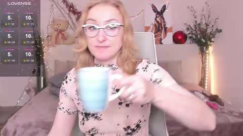 Snapshot of madissonkiss chatting on December 2, 2025, 2:39 am Madisson online show from December 2, 2025, 2:39 am