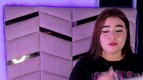 Snapshot of madissonlee__ chatting on November 30, 2025, 12:20 pm madissonlee__ online show from November 30, 2025, 12:20 pm