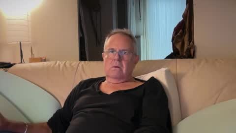 Snapshot of madmanacrossthewater chatting on November 1, 2025, 10:01 pm madmanacrossthewater online show from November 1, 2025, 10:01 pm