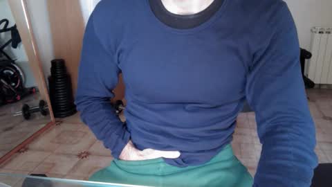 Snapshot of madmax20x chatting on December 19, 2025, 12:23 pm madmax20x online show from December 19, 2025, 12:23 pm