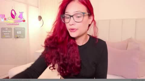 Snapshot of mae_lyra chatting on December 16, 2025, 4:34 pm Mae Lyra online show from December 16, 2025, 4:34 pm