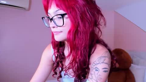 Mae Lyra online show from January 8, 2026, 9:17 pm