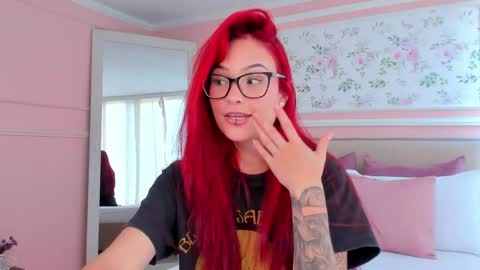 Snapshot of mae_lyra chatting on April 27, 2026, 5:33 pm Mae Lyra online show from April 27, 2026, 5:33 pm
