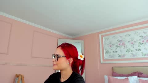 Snapshot of mae_lyra chatting on April 28, 2026, 5:18 pm Mae Lyra online show from April 28, 2026, 5:18 pm