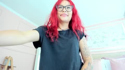 Snapshot of mae_lyra chatting on May 19, 2026, 5:19 pm Mae Lyra online show from May 19, 2026, 5:19 pm