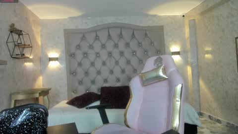 MAEE ANGELS online show from December 18, 2024, 9:18 pm