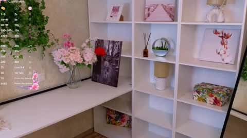 Snapshot of magdalenerondo chatting on December 13, 2025, 7:53 pm Mia online show from December 13, 2025, 7:53 pm