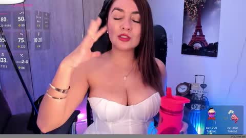 Snapshot of maggiebrownn chatting on November 10, 2025, 11:04 pm ISABEL online show from November 10, 2025, 11:04 pm