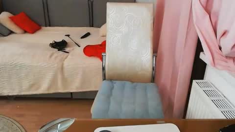 Snapshot of magic_blondie chatting on January 31, 2025, 9:16 pm Margo online show from January 31, 2025, 9:16 pm