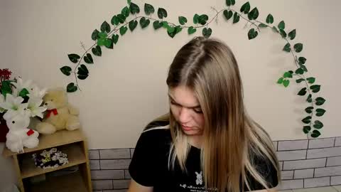 magic_katarina_ online show from December 16, 2024, 7:04 am