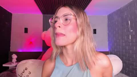 Snapshot of magic_rouse chatting on February 15, 2026, 5:04 am M Rss online show from February 15, 2026, 5:04 am