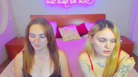 Lili and Bella online show from September 26, 2025, 6:12 pm