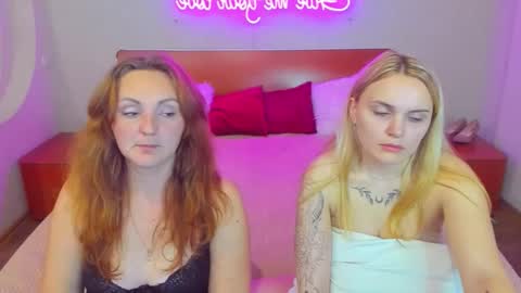 Snapshot of magiceyess chatting on November 4, 2025, 7:02 pm Lili and Bella online show from November 4, 2025, 7:02 pm