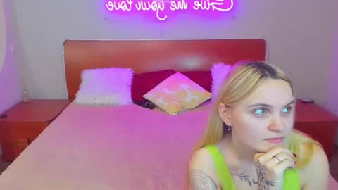 Snapshot of magiceyess chatting on December 13, 2025, 7:53 pm Lili and Bella online show from December 13, 2025, 7:53 pm