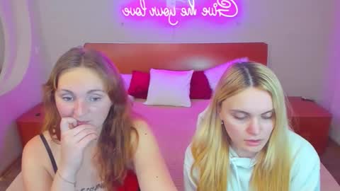 Snapshot of magiceyess chatting on December 15, 2025, 6:01 pm Lili and Bella online show from December 15, 2025, 6:01 pm