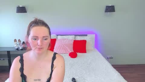 Lili and Bella online show from February 25, 2026, 7:18 am