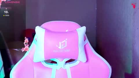 Snapshot of magicladyy chatting on November 20, 2025, 10:20 pm Angel online show from November 20, 2025, 10:20 pm