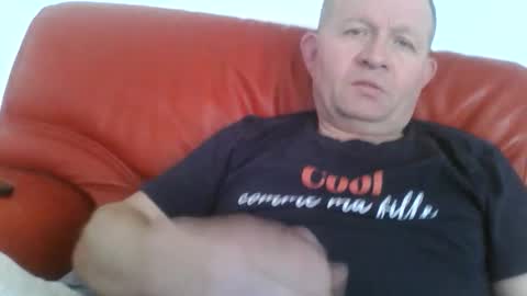 Snapshot of magicman250 chatting on February 8, 2026, 10:18 am magicman250 online show from February 8, 2026, 10:18 am