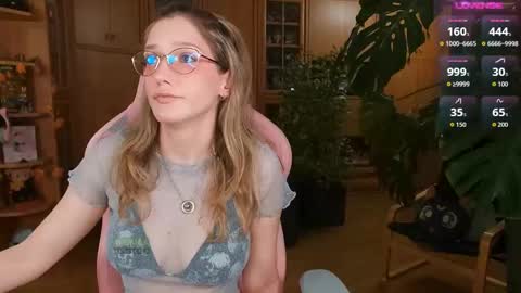 Nicole online show from October 22, 2025, 7:46 pm