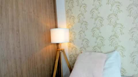 Snapshot of mahia_montenegr chatting on May 4, 2026, 8:05 pm Mahia online show from May 4, 2026, 8:05 pm