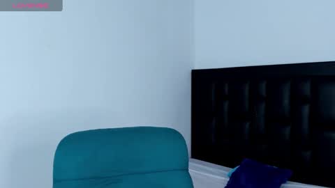 Snapshot of maia_davies chatting on February 13, 2025, 12:32 pm Maia online show from February 13, 2025, 12:32 pm