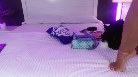 Snapshot of maia_reficco chatting on October 2, 2025, 12:23 pm Maia Reficco online show from October 2, 2025, 12:23 pm