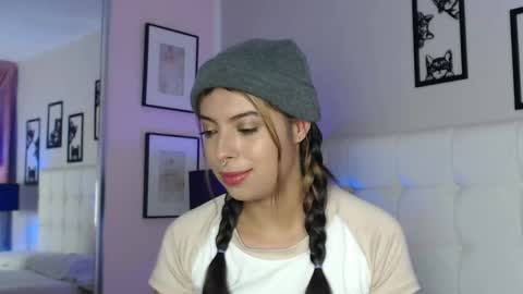 Maia Reficco online show from April 15, 2026, 11:39 am