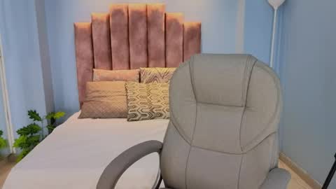 Maiaa Ruiz  online show from April 15, 2026, 3:02 am