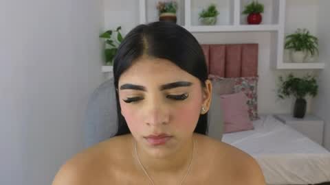 Maiaa Ruiz  online show from June 6, 2026, 1:27 pm