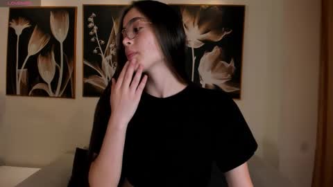 Snapshot of maiacollins chatting on October 26, 2025, 4:24 pm Maia online show from October 26, 2025, 4:24 pm