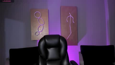 Snapshot of maiacollins chatting on October 30, 2025, 7:14 pm Maia online show from October 30, 2025, 7:14 pm