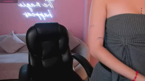 Snapshot of maiacollins chatting on November 2, 2025, 11:45 am Maia online show from November 2, 2025, 11:45 am